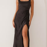 Alaria Maxi Dress – Sleek Elegance with Effortless Glamour
