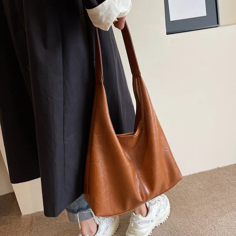 Ava™ Distressed Leather Bag – Spacious Elegance with Everyday Functionality