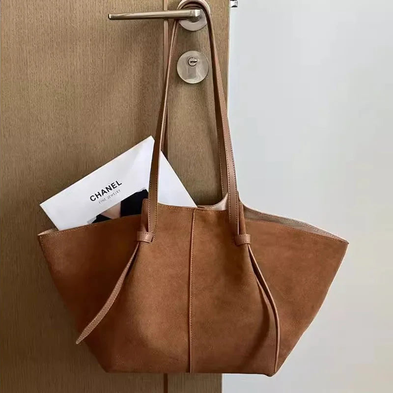 Savina™ Suede Tote – Luxurious Blend of Sophistication and Utility