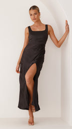 Alaria Maxi Dress – Sleek Elegance with Effortless Glamour