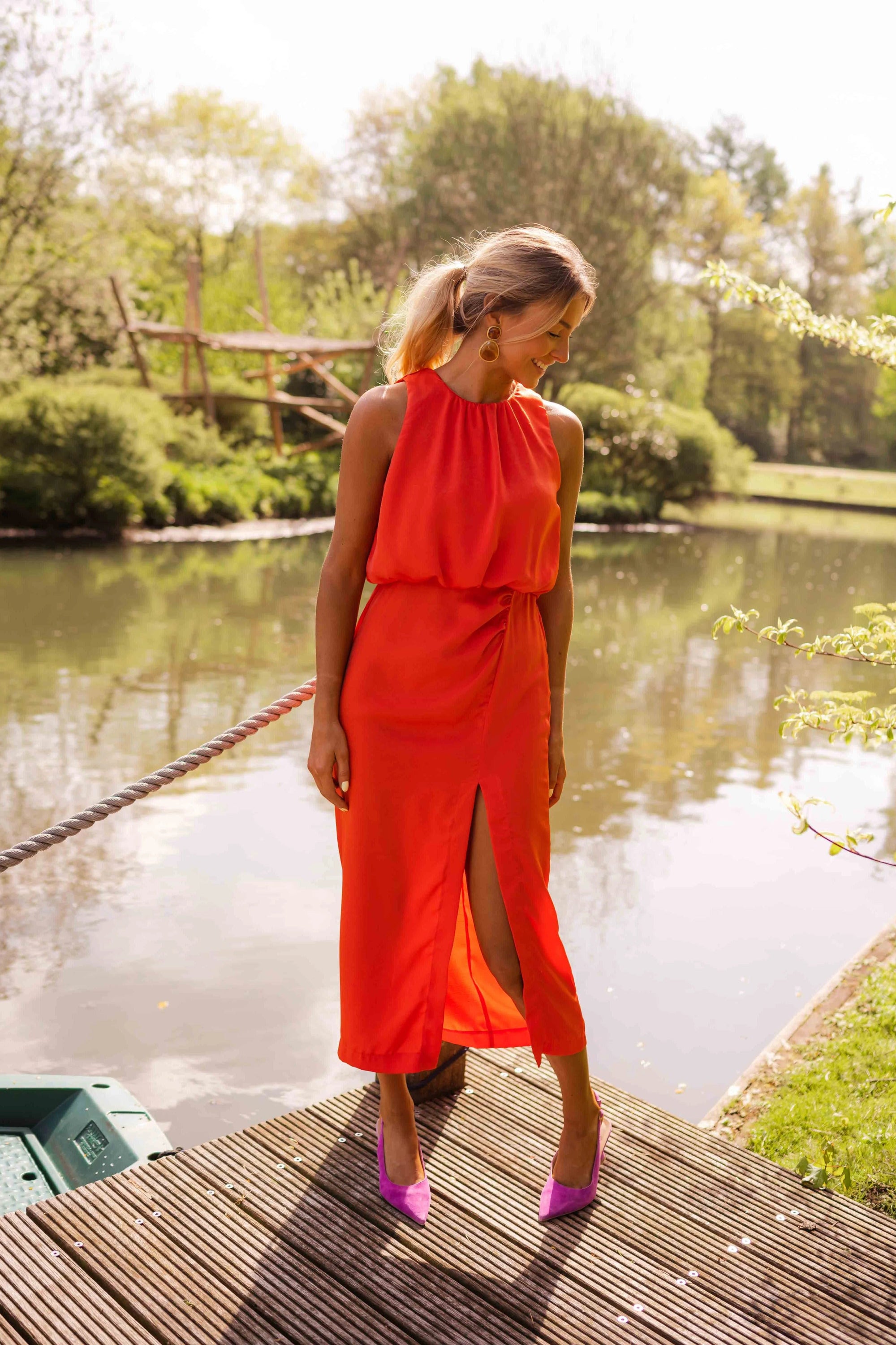 Anna™ | Sleeveless high neck midi dress